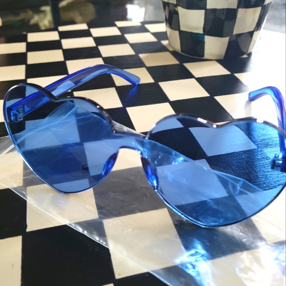 Heart shaped retro sunglasses